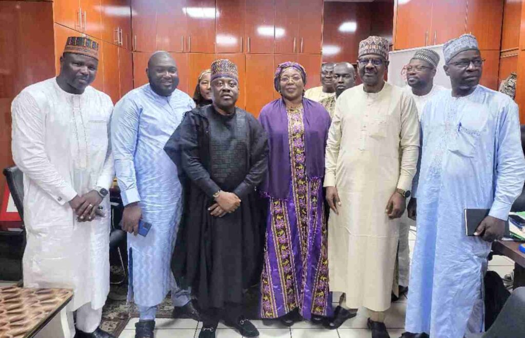 Engr. Sule Ahmed Abdulaziz received delegates from Nigerian Electricity Company (NIGELEC), led by the Director General, Fati Abarchi, in his office at the TCN Headquarters recently.